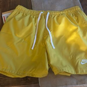 Men’s Nike shorts six X-Large.